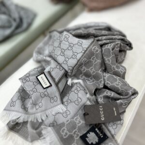 Sciarpa Gucci in lana - immagine 1