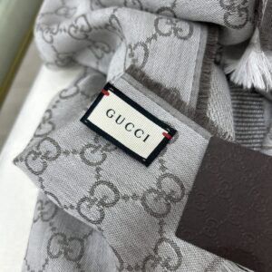 Sciarpa Gucci in lana - immagine 4