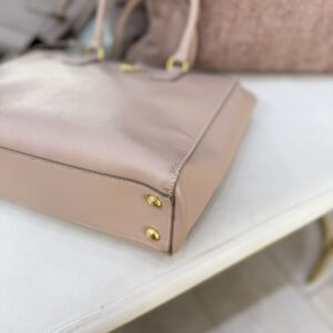 Prada - immagine 6